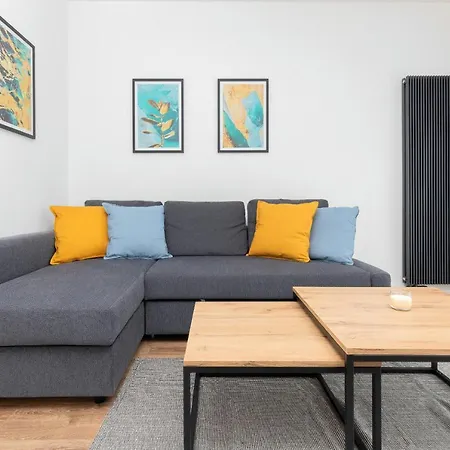 Navalis With Parking In By Renters