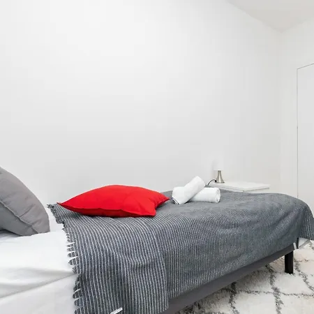 Navalis With Parking In By Renters Apartmán *