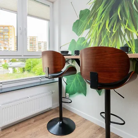 Navalis With Parking In By Renters *