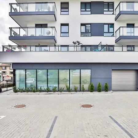 Navalis With Parking In By Renters Gdyně