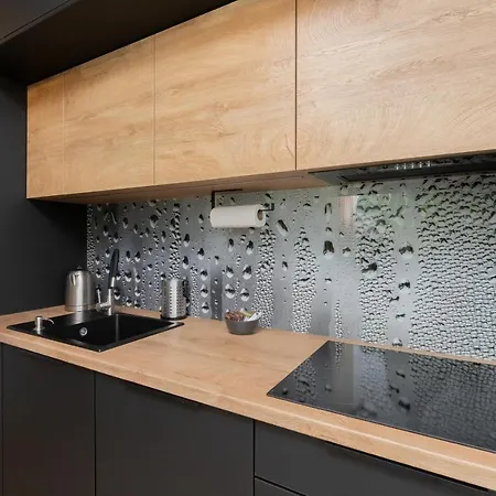 Navalis With Parking In By Renters *