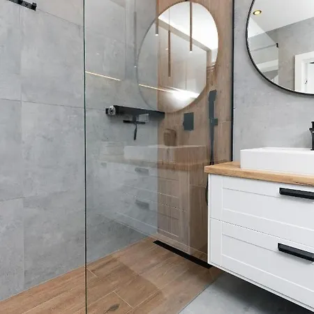Navalis With Parking In By Renters